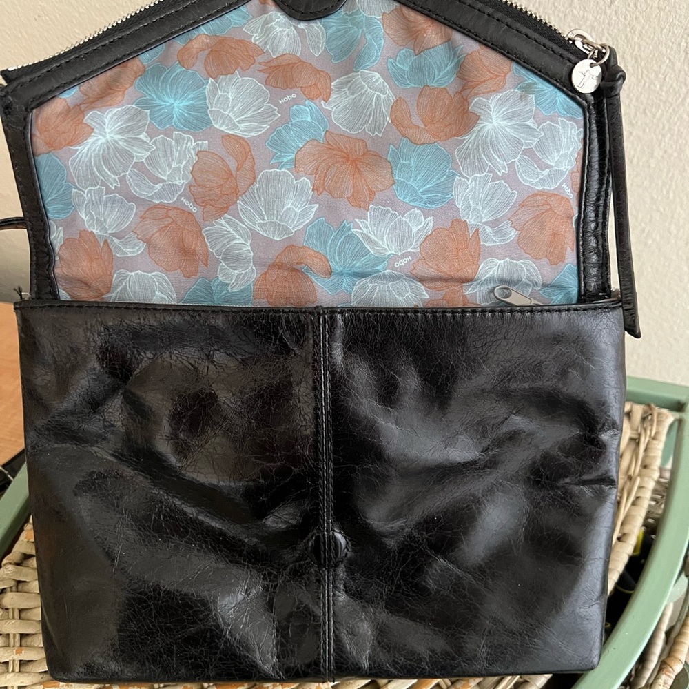 “HOBO”, Elegant Black Leather Crossbody Bag - Picture 3 of 8